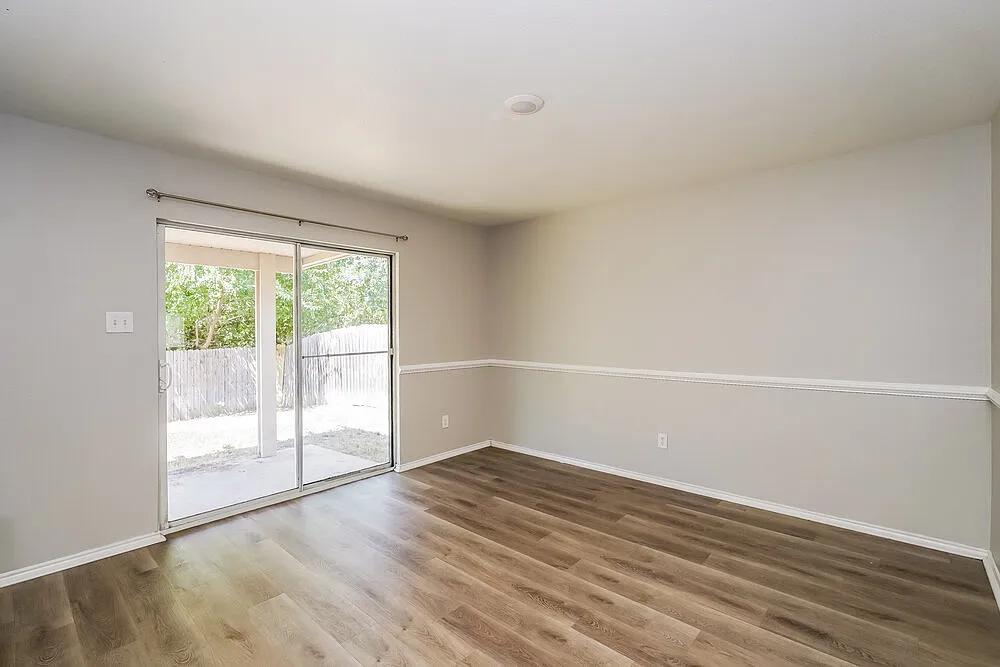 3 bed, 2.0 bath, 1499 sqft, $1,995 — Photo 3