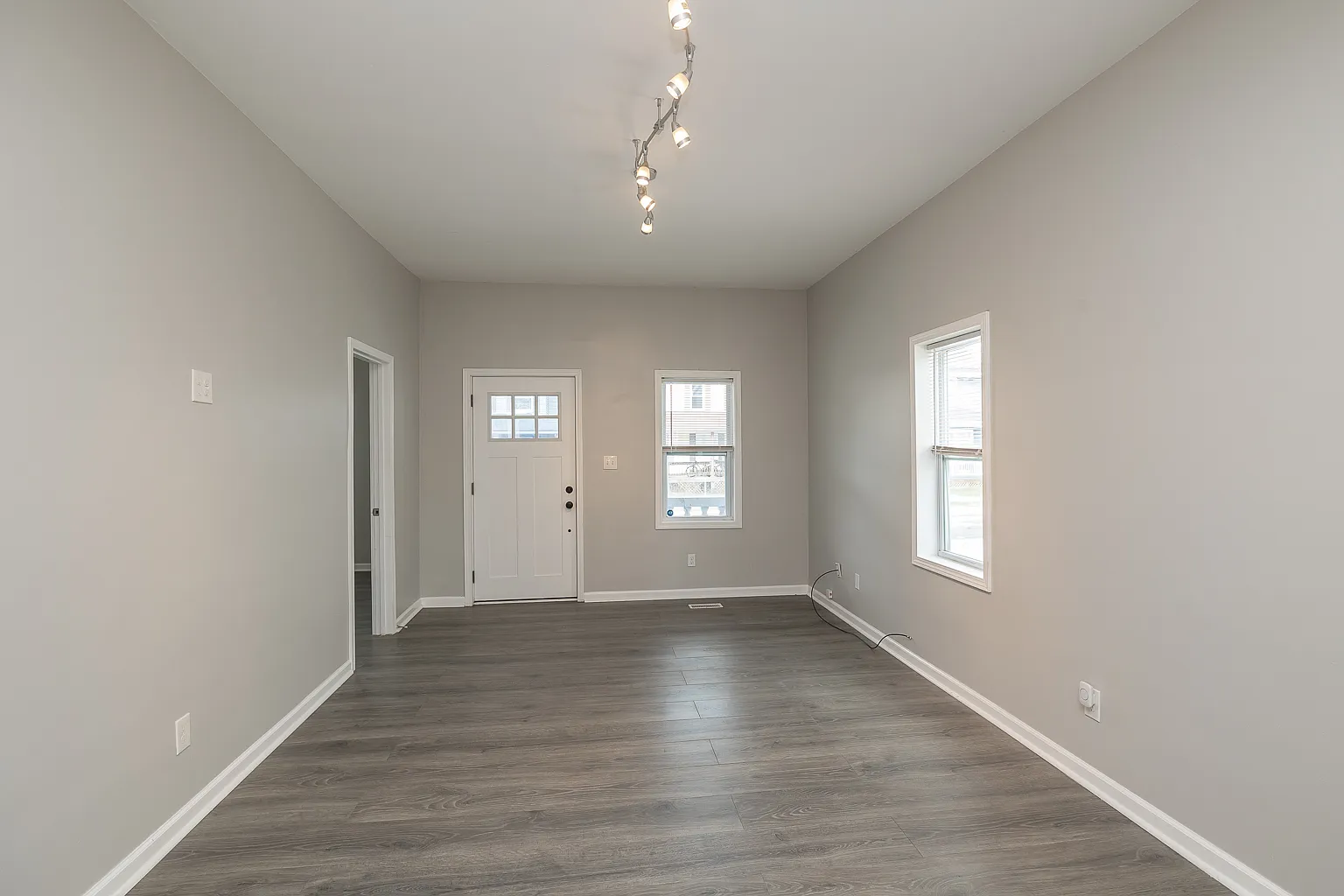 Fully Updated Cleveland Duplex — Photo 3