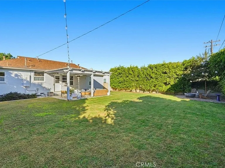 2324 Roycroft Ave — Photo 4