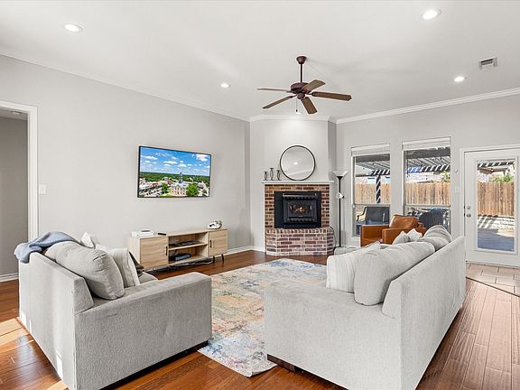 4th image of 801 Maplewood