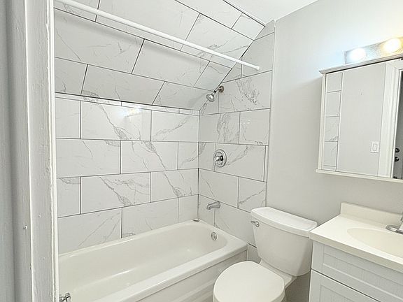 5th image of 858 Windsor Ave Unit 4