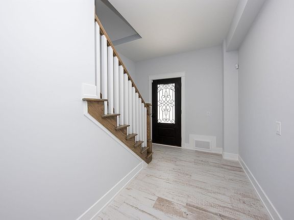 5th image of 105 5th St