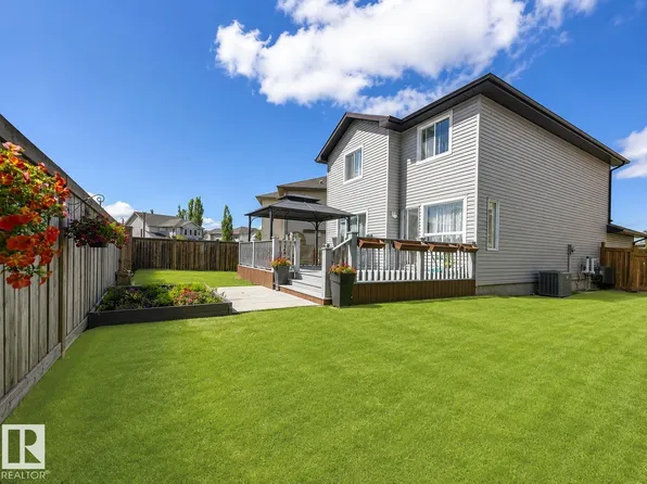 526 173a St SW, Edmonton, AB T6W 2A5