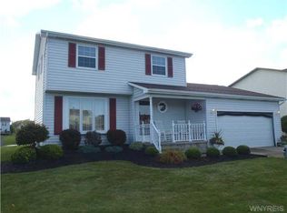 2171 Buttermilk Ln, Lake View, NY 14085