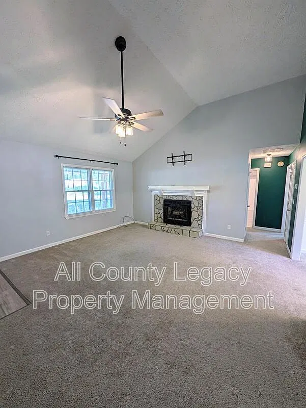 3 bed, 2.0 bath, 1571 sqft, $1,995 — Photo 4