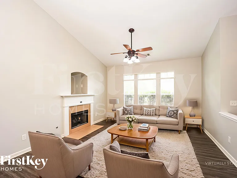 207 Fairgrove Ln — Photo 4