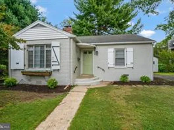 3977 26th St N, Arlington, VA 22207
