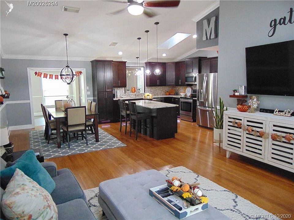 1st image of 646 NE Vanda Terrado