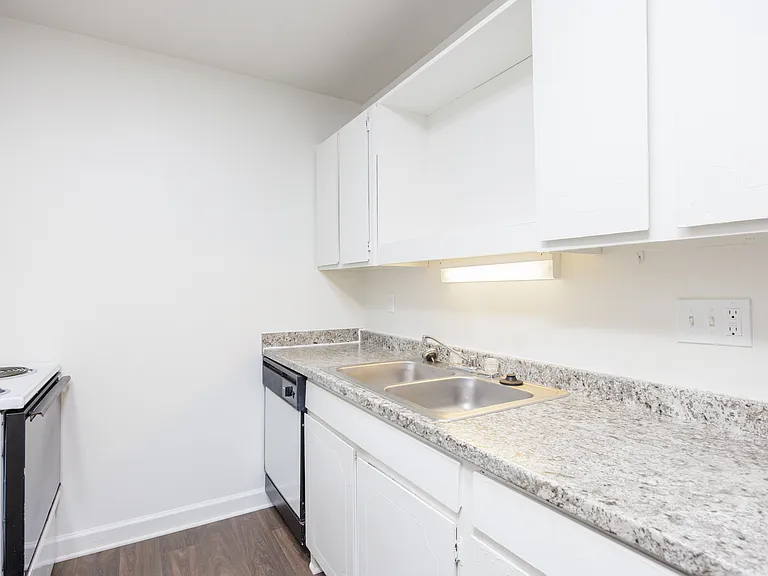 Cedar Creek Apartments — Photo 10