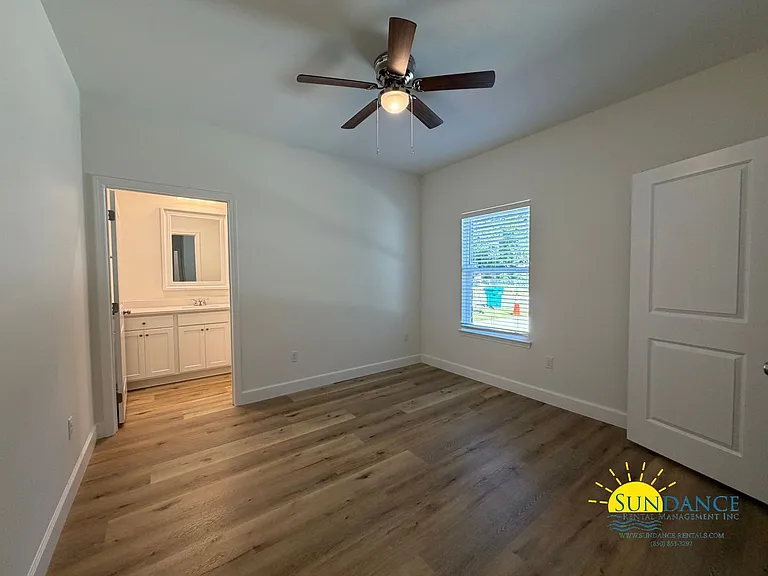 688 Reeves Dr #B — Photo 8