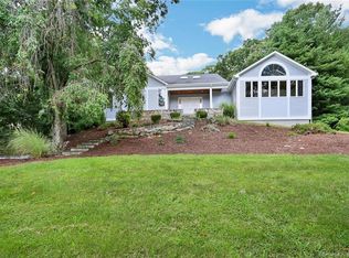 15 Topaz Ln, Trumbull, CT 06611