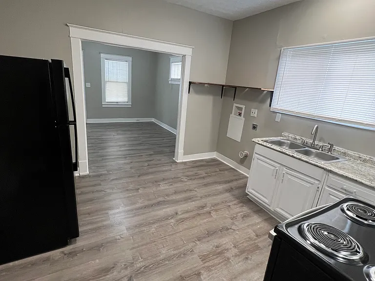 1008 Winkler Ave — Photo 4
