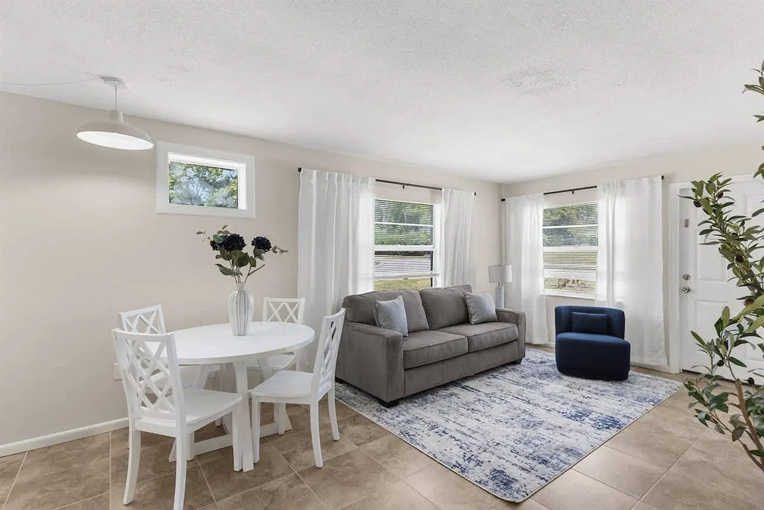 2 bed, 1.0 bath, 839 sqft, $2,799 — Photo 2