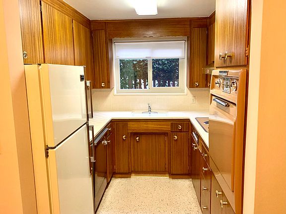 5th image of 5042 California Ave SW APT 3