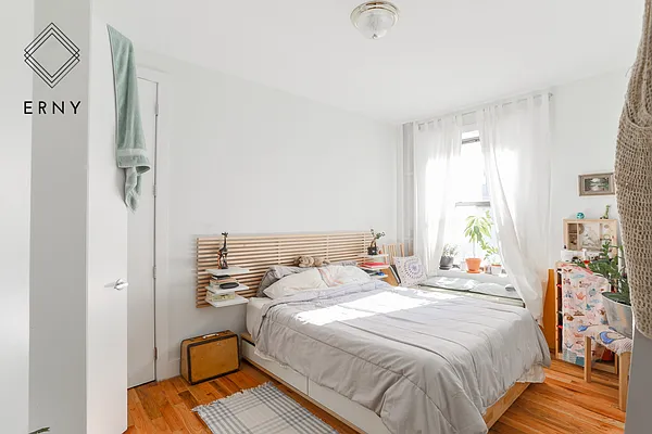 Rented by ERNY LLC | media 12