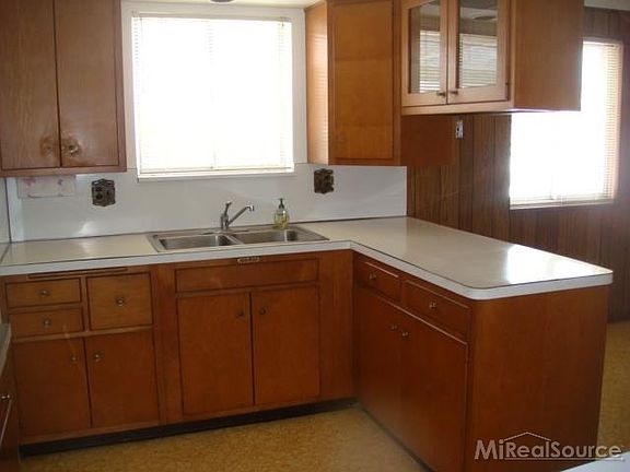 5th image of 8222 Stanley Dr