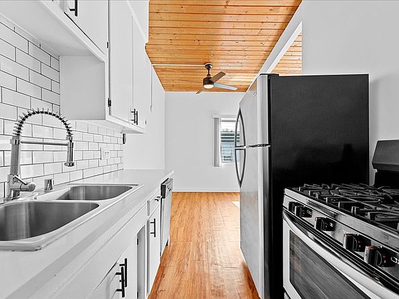 3rd image of 6114 Cahuenga Blvd #10