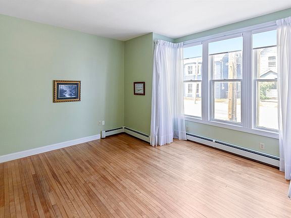 2nd image of 204-1 Euston St #202