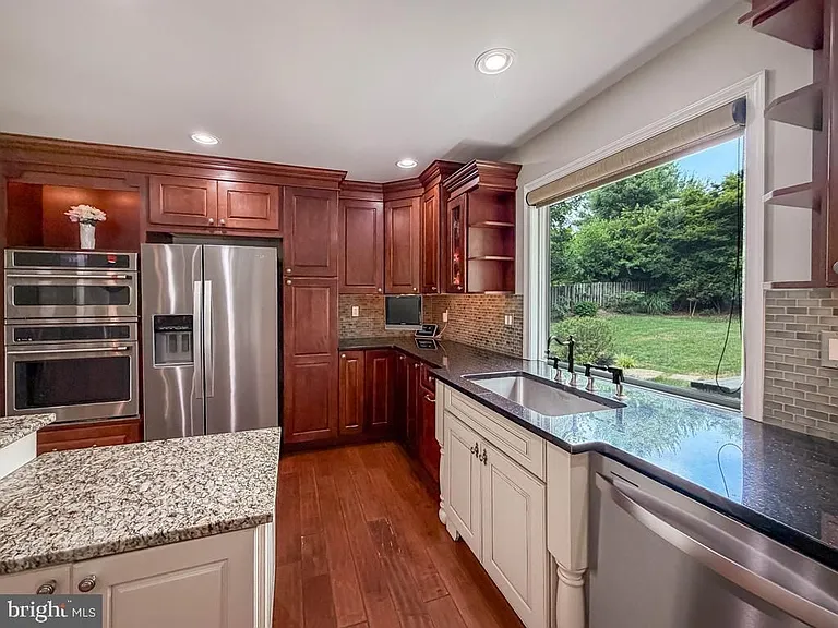 1168 Temple Dr — Photo 9