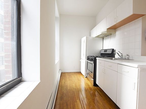 4th image of 111 E 12th St APT 4F