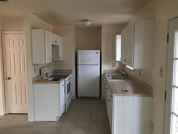 2nd image of 2844 W Park Dr