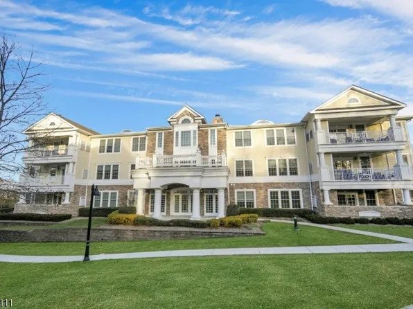 205 Four Seasons Ln, Woodcliff Lake Boro, NJ 07677