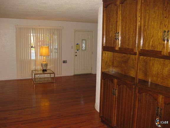 3rd image of 863-8 E Hamilton Ave