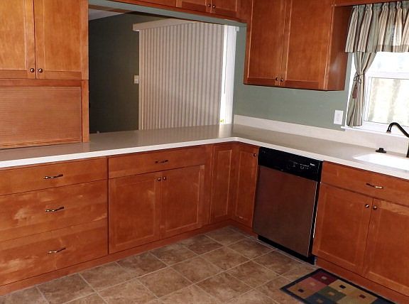 4th image of 106 Woodcrest St