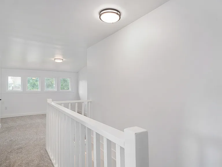 412 E Walker St — Photo 14