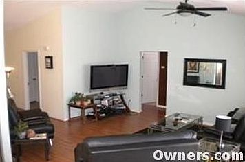 LR-Vaulted Ceilings w/open floor plan