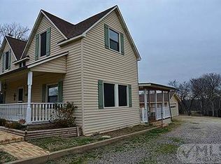 830 Cantrell St, Waxahachie, TX 75165