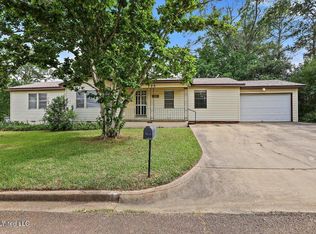 722 1st St SE, Magee, MS 39111