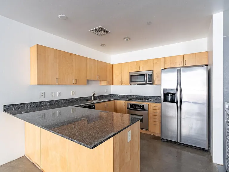 285 W 6th St #104 — Photo 4