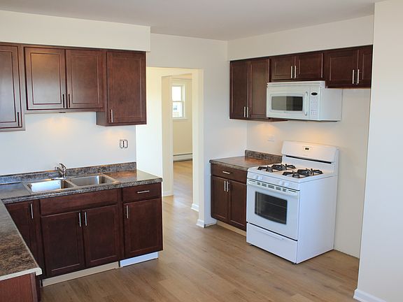 2nd image of 14475 Jefferson Ave #2