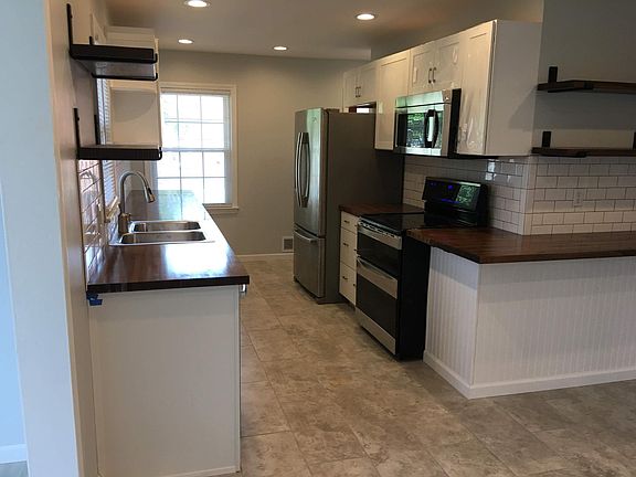 2nd image of 2906 Iris Way
