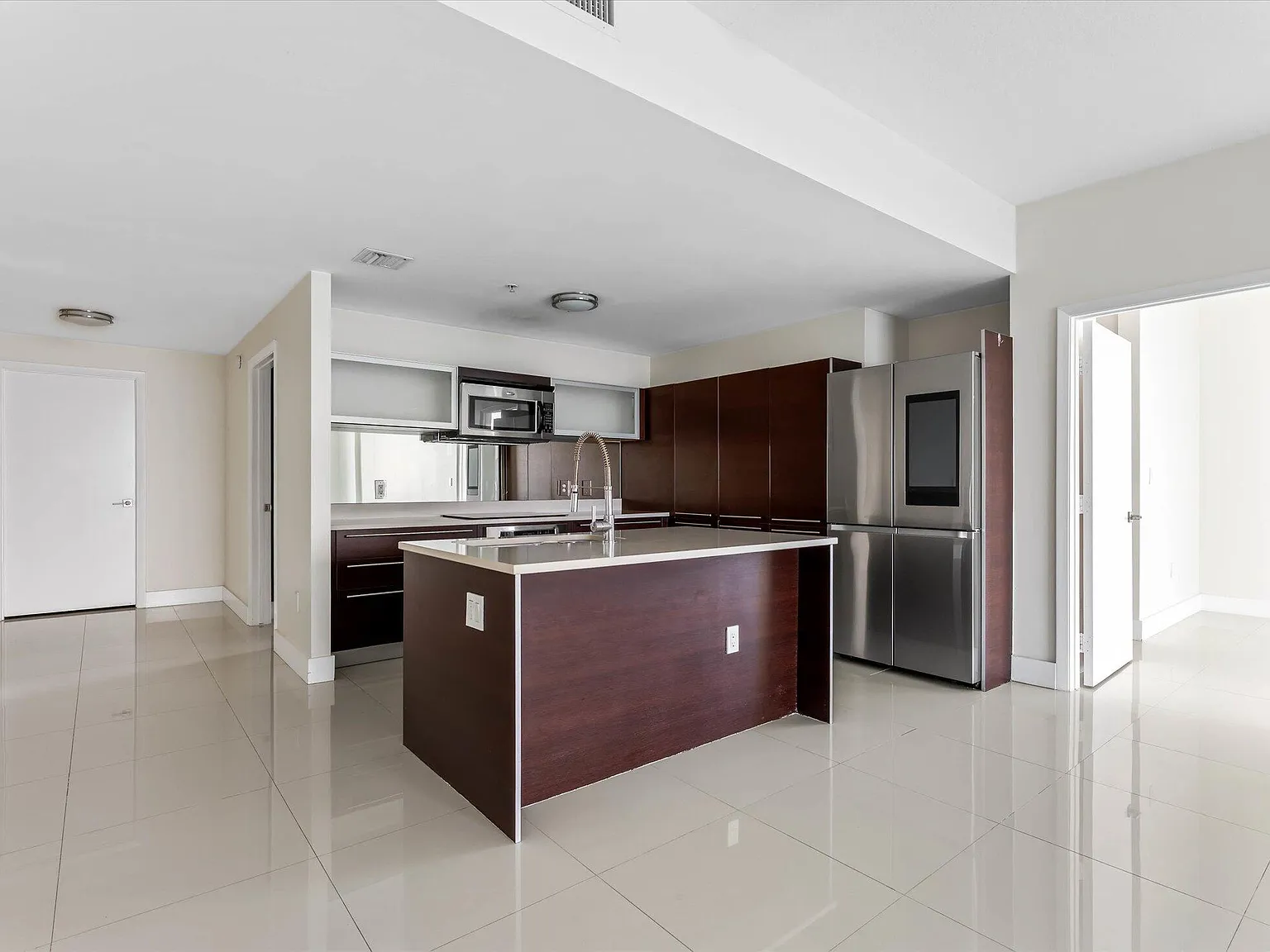 2 bed, 1400 sqft, $5,400 — Photo 4