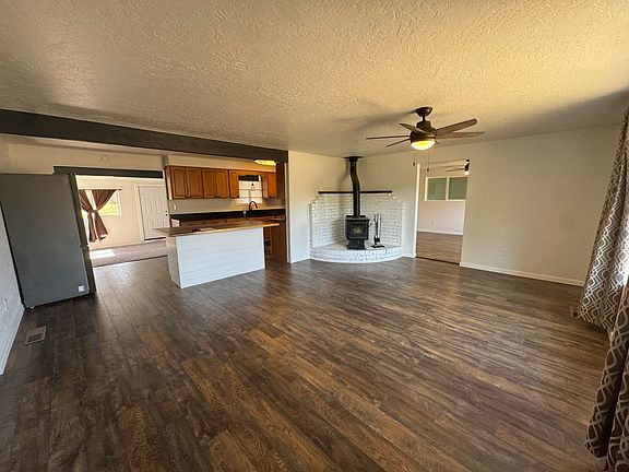3rd image of 688 Fawn Dr