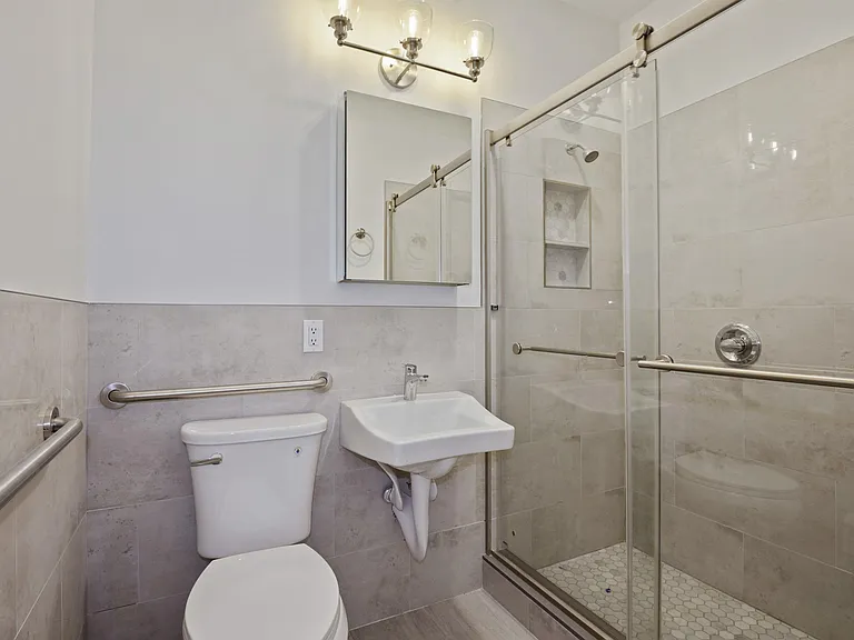 145 Brunswick St #1R — Photo 9