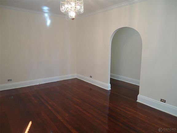 4th image of 3216 Crescent St #6C
