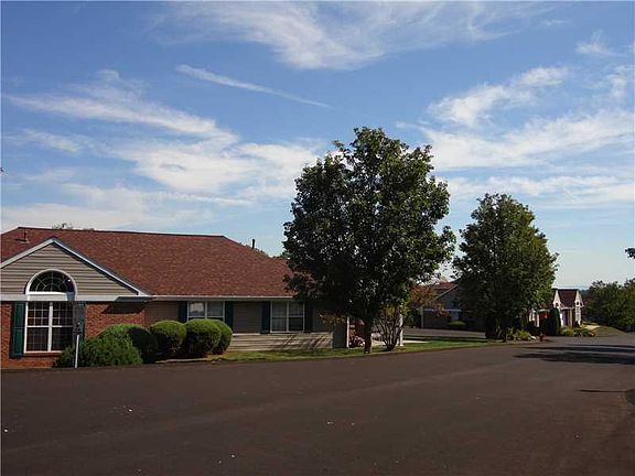 2nd image of 102 Redmont Pl