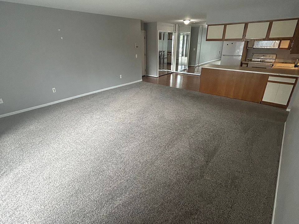 1st image of 30564 Oakridge Manor Dr