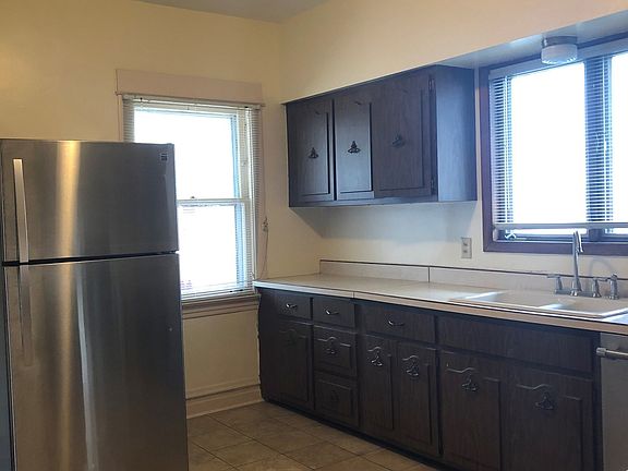 4th image of 738 S Grove Ave #2
