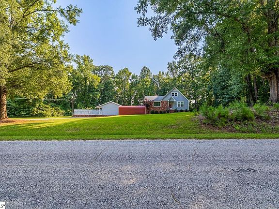 3rd image of 822 Mount Moriah Rd