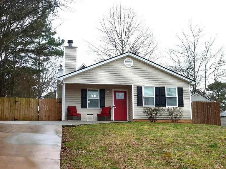 2840 Capri Dr — Photo 1