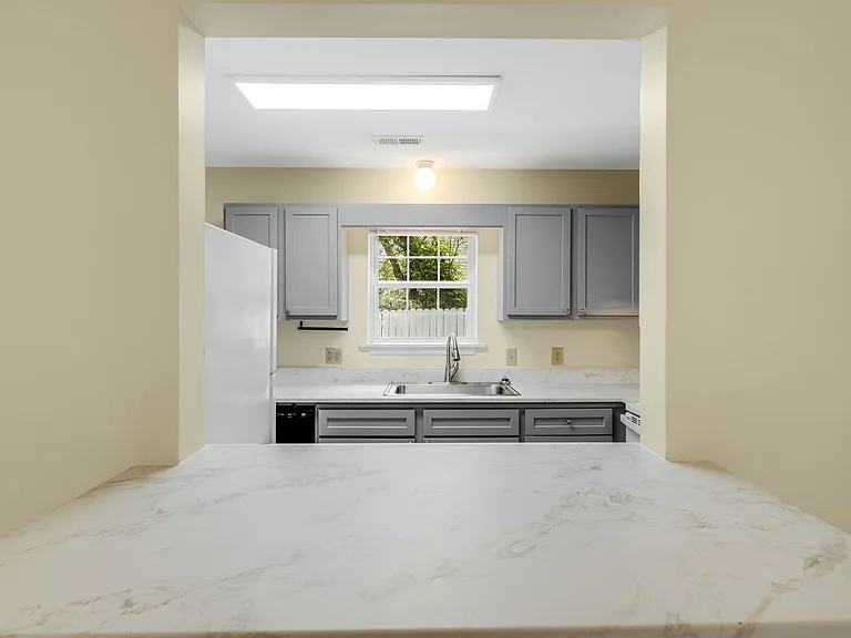 Mount Clare Avenue Apartments — Photo 8