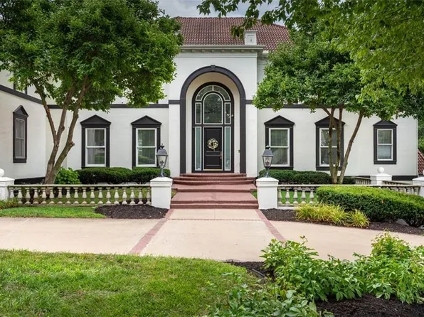 3109 W 118th St, Leawood, KS 66211