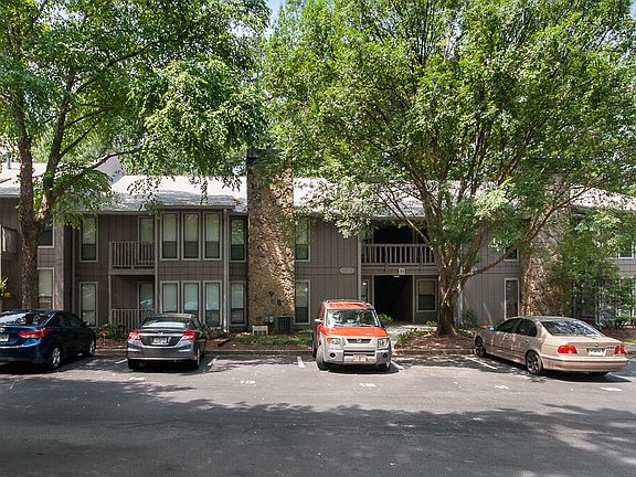 2nd image of 3999 Woodridge Way