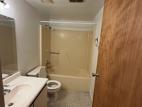 4th image of 9095 Harper St #401