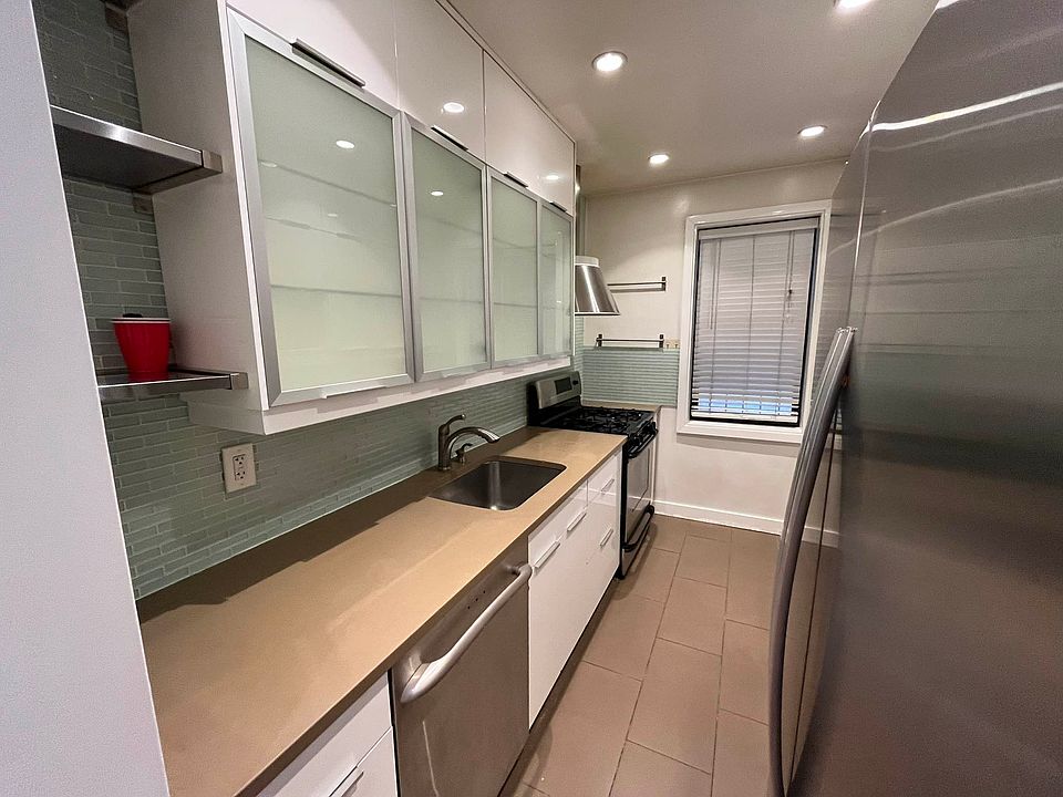1st image of 350 E 30th St APT 1L