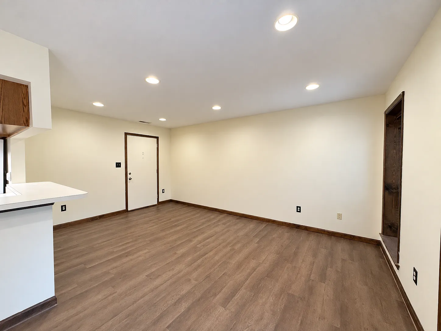 2 bed, 1.5 bath, 936 sqft, $1,900 — Photo 4
